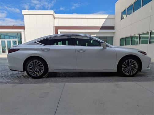 2024 Lexus ES 350 Ultra Luxury