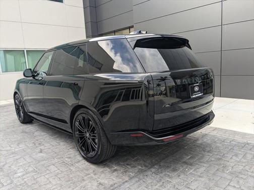 2025 Land Rover Range Rover P530 SE 7 Seat