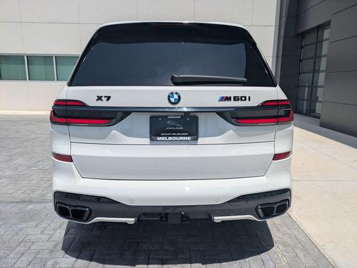 Alpine White 2024 BMW X7 M60i