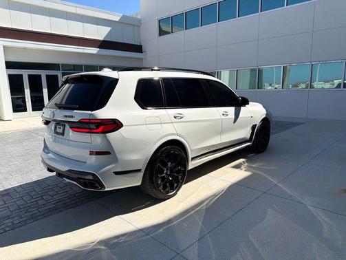 Alpine White 2024 BMW X7 M60i