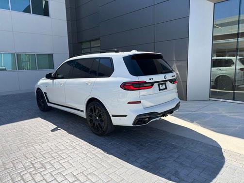 Alpine White 2024 BMW X7 M60i