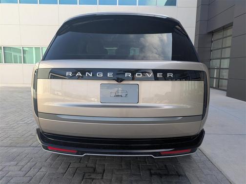 2026 Land Rover Range Rover P530 SE