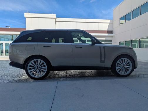2026 Land Rover Range Rover P530 SE