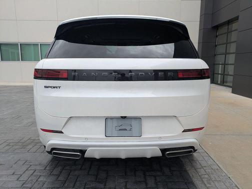White Pearl 2026 Land Rover Range Rover Sport SE