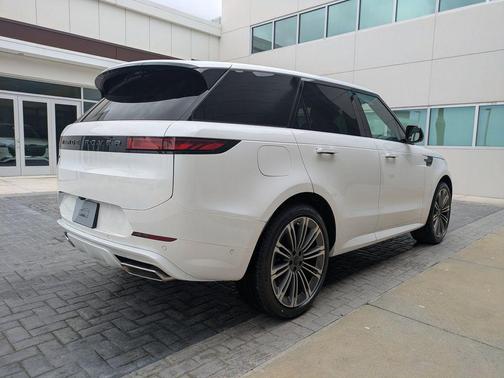White Pearl 2026 Land Rover Range Rover Sport SE