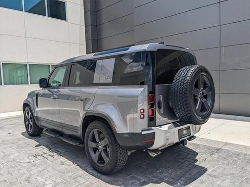 2024 Land Rover Defender 110 P500 SE