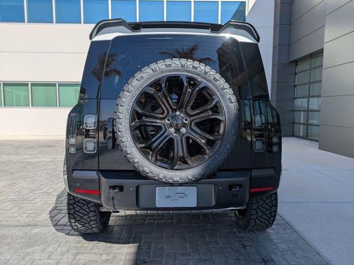 2026 Land Rover Defender P400 X-Dynamic SE