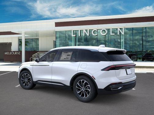 White Platinum Metallic Tri-Coat 2026 Lincoln Nautilus Premiere