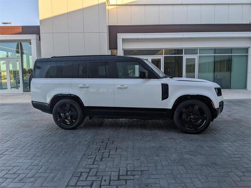 2025 Land Rover Defender 130 P400 X-Dynamic SE