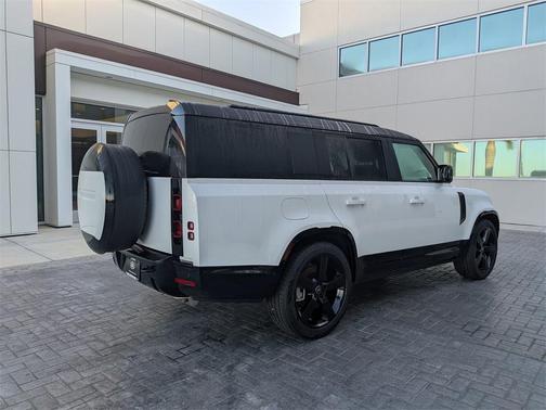 2025 Land Rover Defender 130 P400 X-Dynamic SE