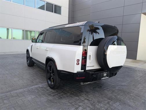 2025 Land Rover Defender 130 P400 X-Dynamic SE