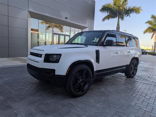 2025 Land Rover Defender 130 P400 X-Dynamic SE