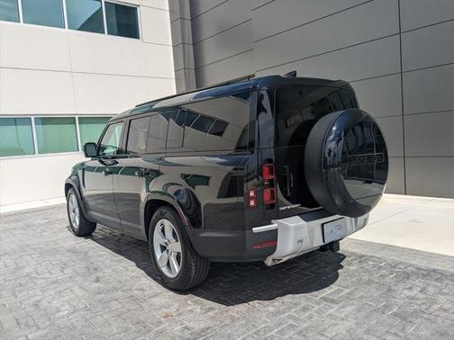 2025 Land Rover Defender 130 P400 S