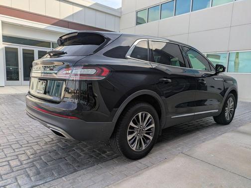 Infinite Black Metallic Clearcoat 2022 Lincoln Nautilus Standard