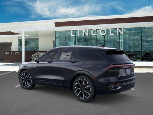Infinite Black Metallic Clearcoat 2026 Lincoln Nautilus Reserve