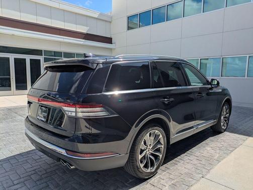Infinite Black Metallic Clearcoat 2025 Lincoln Aviator Reserve