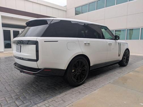 White 2026 Land Rover Range Rover P400 SE 7 Seat