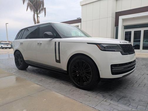 White 2026 Land Rover Range Rover P400 SE 7 Seat
