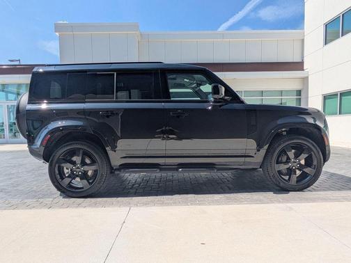 Santorini Black Metallic 2026 Land Rover Defender P400 X-Dynamic SE