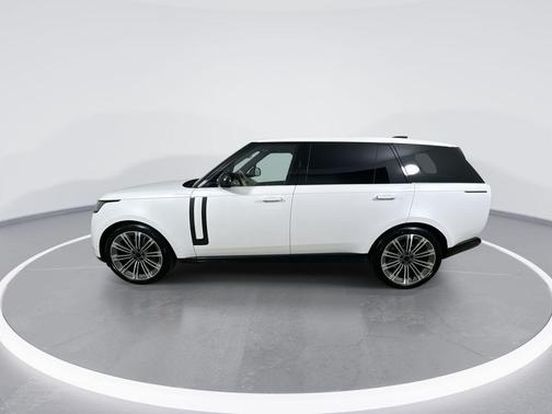 White Pearl 2026 Land Rover Range Rover P530 SE 7 Seat