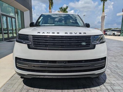 White Pearl 2026 Land Rover Range Rover P530 SE 7 Seat