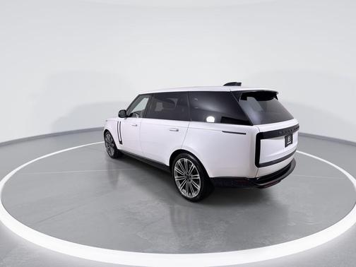 White Pearl 2026 Land Rover Range Rover P530 SE 7 Seat