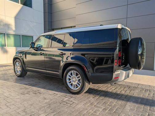 2025 Land Rover Defender 130 P400 S