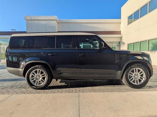 2025 Land Rover Defender 130 P400 S