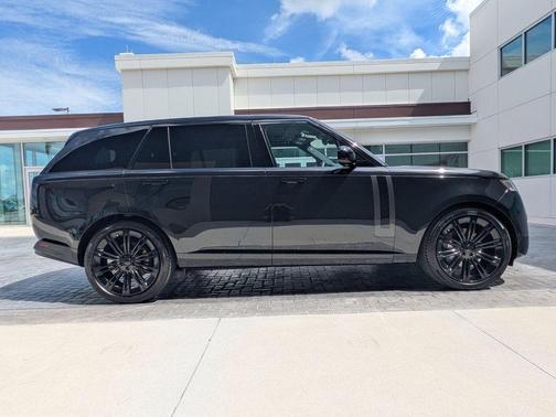 Black 2026 Land Rover Range Rover P400 SE 7 Seat