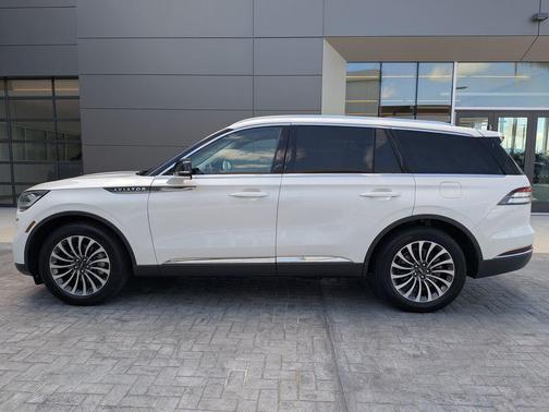 Pristine White Metallic Tri-Coat 2023 Lincoln Aviator Standard