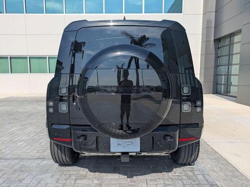 Santorini Black Metallic 2026 Land Rover Defender P400 X-Dynamic SE
