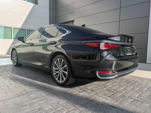 2020 Lexus ES 300h Base