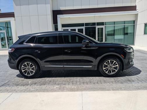 2019 Lincoln Nautilus Select