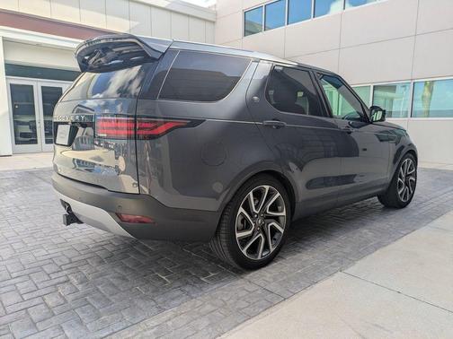 Varesine Blue Metallic 2025 Land Rover Discovery P300 S