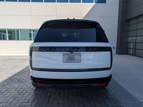 2025 Land Rover Range Rover P530 SE