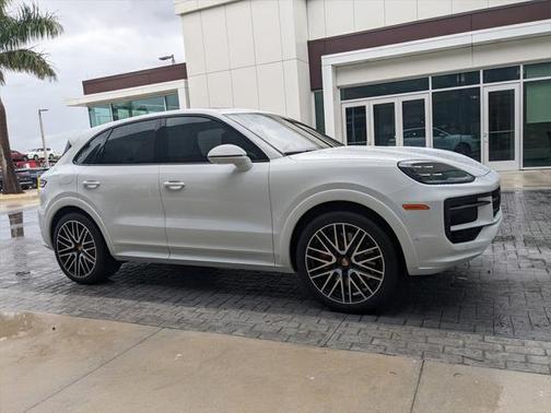 2024 Porsche Cayenne S