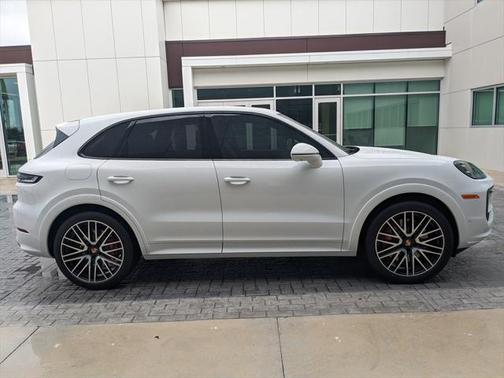 2024 Porsche Cayenne S