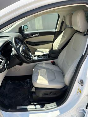 Star White Metallic Tri-Coat 2023 Ford Edge Titanium