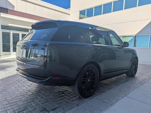 2023 Land Rover Range Rover P530 SE