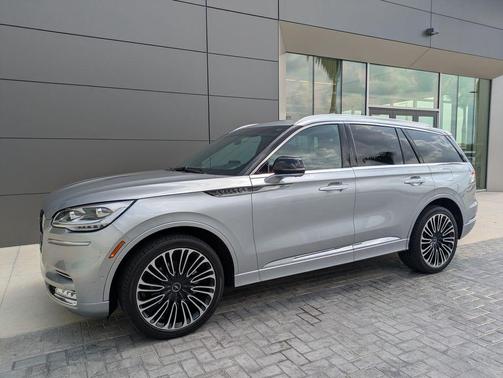 Silver Radiance Metallic Clearcoat 2024 Lincoln Aviator Black Label AWD