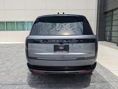 2025 Land Rover Range Rover P530 SE 7 Seat