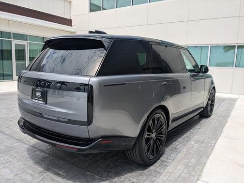 2025 Land Rover Range Rover P530 SE 7 Seat