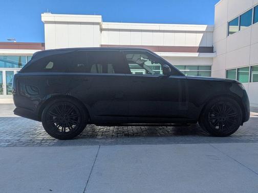 2026 Land Rover Range Rover P530 SE