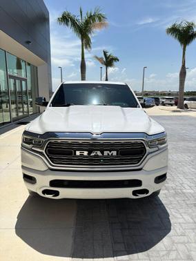 Ivory White Tri-Coat Pearlcoat 2022 RAM 1500 Limited