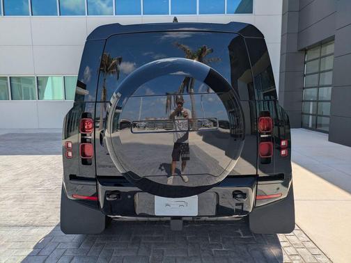 Santorini Black Metallic 2025 Land Rover Defender 110 P400 X-Dynamic SE