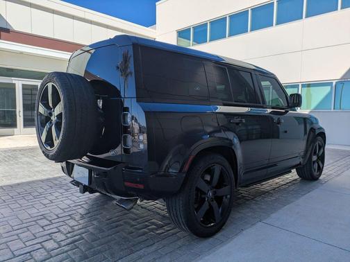 2023 Land Rover Defender 110 V8