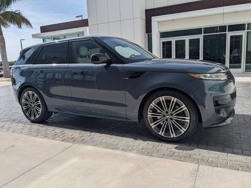 2025 Land Rover Range Rover Sport SE
