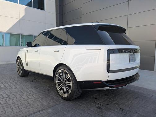 2024 Land Rover Range Rover P530 SE