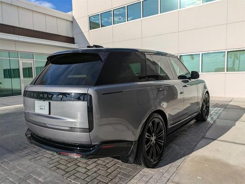 2025 Land Rover Range Rover P530 SE
