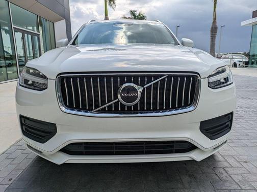 Ice White 2020 Volvo XC90 T5 Momentum